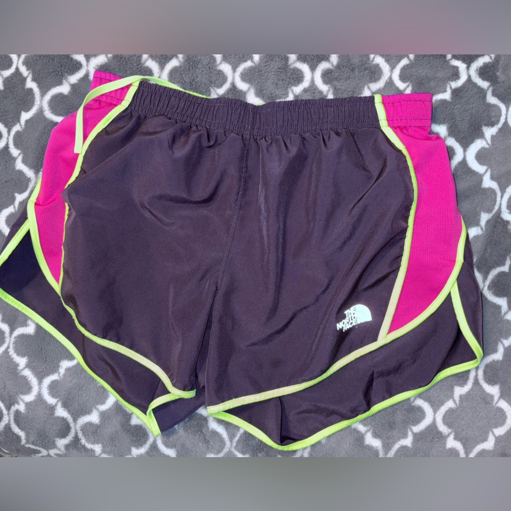 Northface running shorts 
Size small
Flash dry w/ liner